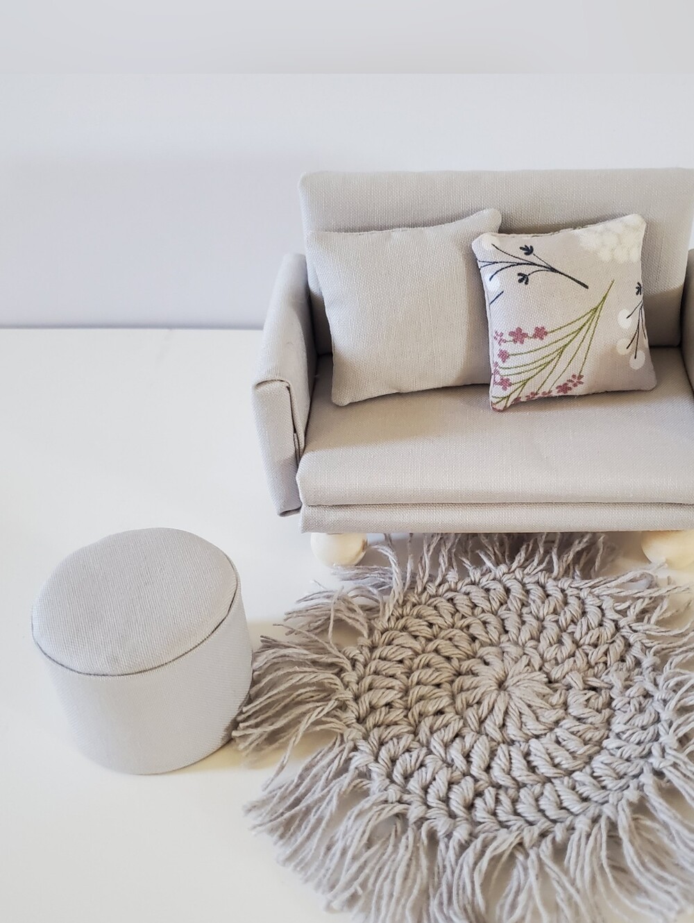 Miniature Dollhouse 1:12 Scale Loveseat Sofa Furniture Grey Maileg